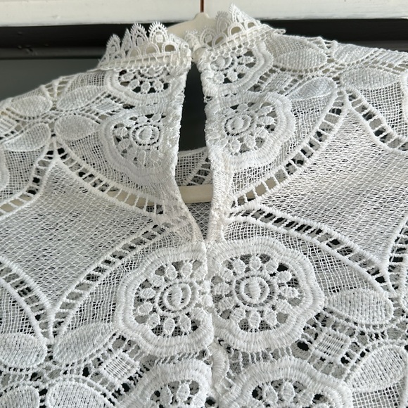 White Lace Patterned Blouse Mid-length Sleeve - Picture 5 of 6